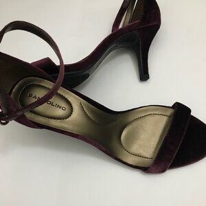 Bandolino Women’s Strappy Heeled Sandals Size 6.5 Color Dark Red- Wine Color